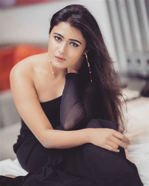 shalini pandey hot photos